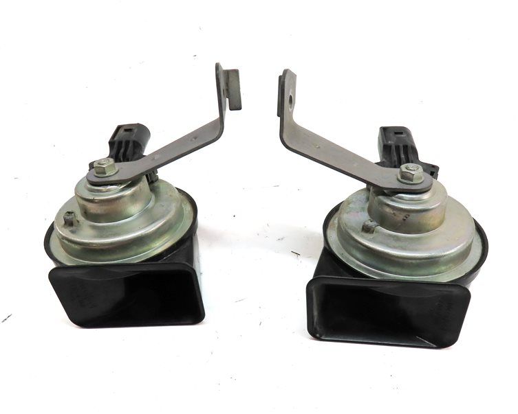 Thumbnail 4: 16-22 BMW X1 F48 FRONT HIGH LOW TONE NOTE HORN SET/2