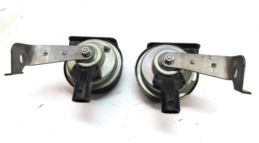 Thumbnail 5: 16-22 BMW X1 F48 FRONT HIGH LOW TONE NOTE HORN SET/2