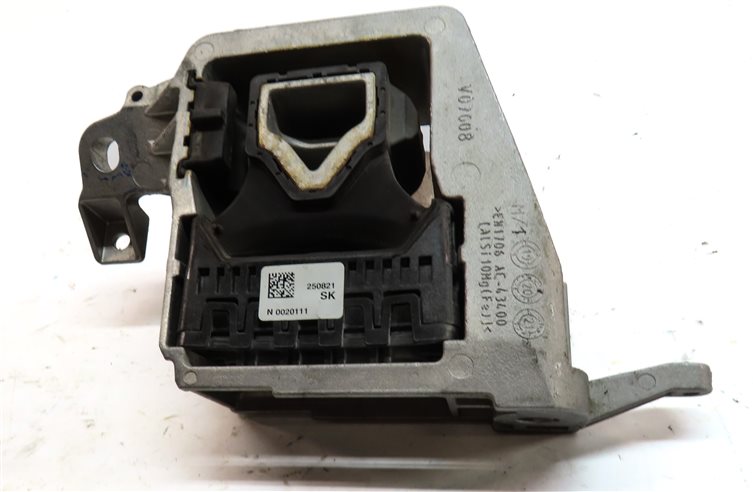 Thumbnail 4: 2017 BMW X1 (F48) 2.0L (B46) LEFT ENGINE MOTOR SUPPORT MOUNT
