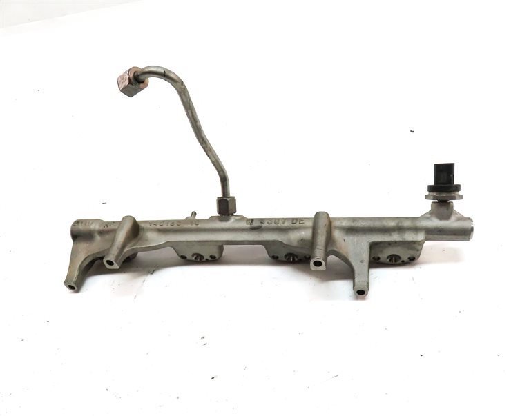 Thumbnail 2: 2017 BMW X1 (F48) 2.0L (B46) ENGINE MOTOR FUEL RAIL w/ LINE & PRESSURE SENSOR