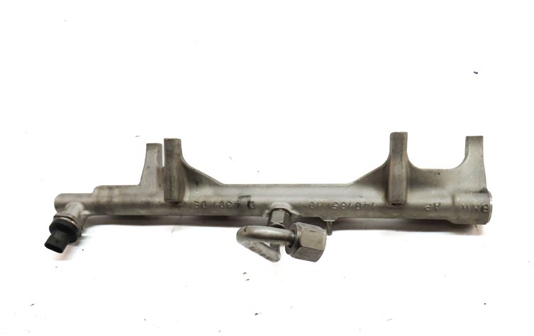 Thumbnail 4: 2017 BMW X1 (F48) 2.0L (B46) ENGINE MOTOR FUEL RAIL w/ LINE & PRESSURE SENSOR
