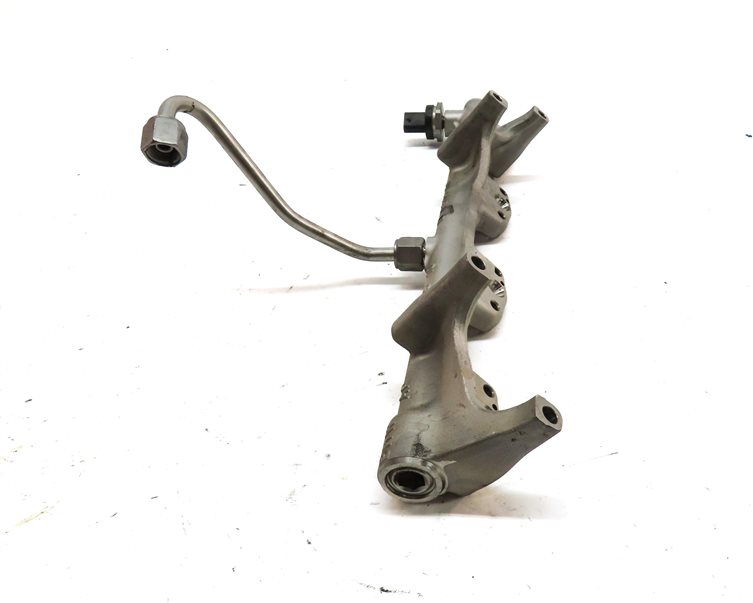 Thumbnail 5: 2017 BMW X1 (F48) 2.0L (B46) ENGINE MOTOR FUEL RAIL w/ LINE & PRESSURE SENSOR