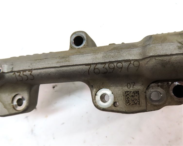 Thumbnail 6: 2017 BMW X1 (F48) 2.0L (B46) ENGINE MOTOR FUEL RAIL w/ LINE & PRESSURE SENSOR