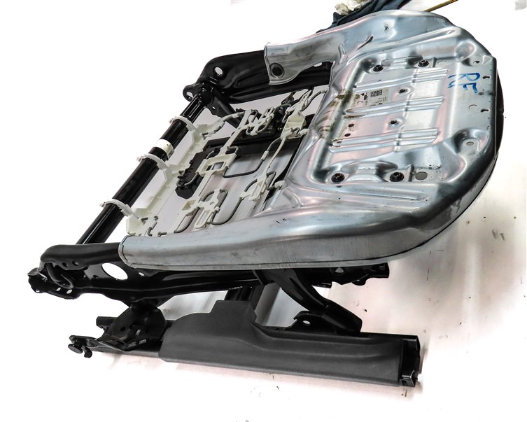Thumbnail 4: 16-19 BMW X1 (F48) FRONT RIGHT STANDARD PASSENGER SEAT TRACK w/ ADJUST MOTORS