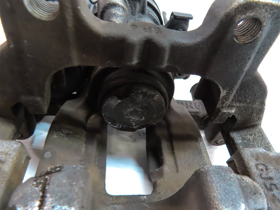 Thumbnail 9: 2016-2021 MINI COUNTRYMAN BMW X1 X2 228i (F39 F45 F48) REAR LEFT BRAKE CALIPER