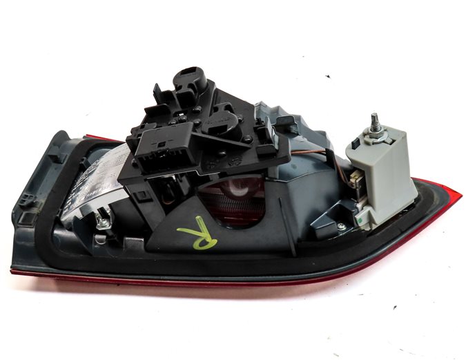 Thumbnail 6: 16-19 BMW X1 (F48) REAR RIGHT INNER TAILLIGHT (FITS MODELS w/ LED HEADLIGHTS)