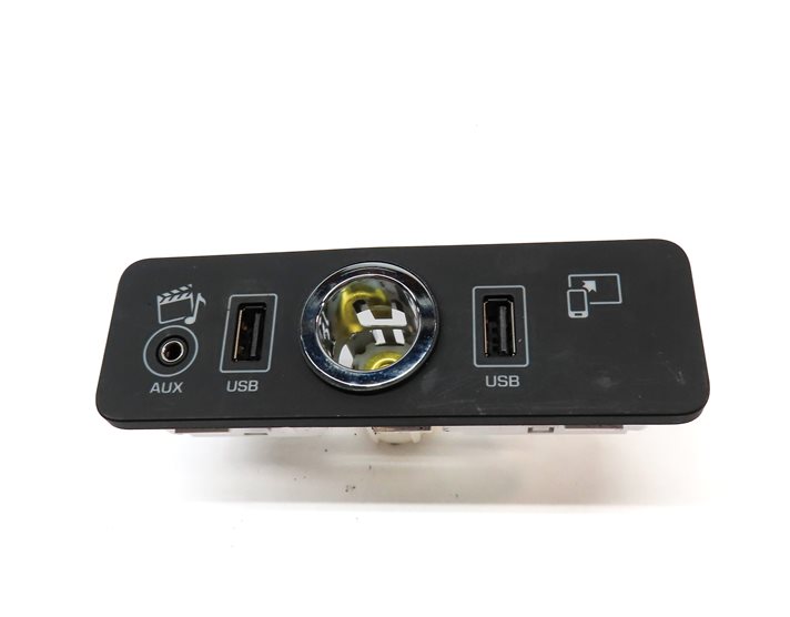 Thumbnail 2: 2016 RANGE ROVER SPORT (L494) AUX IN w/ USB 12V POWER SOCKET PANEL