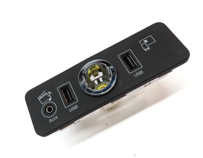 Thumbnail 3: 2016 RANGE ROVER SPORT (L494) AUX IN w/ USB 12V POWER SOCKET PANEL