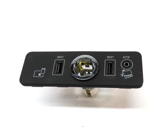 Thumbnail 4: 2016 RANGE ROVER SPORT (L494) AUX IN w/ USB 12V POWER SOCKET PANEL