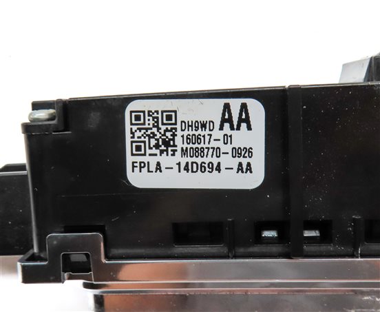 Thumbnail 6: 2016 RANGE ROVER SPORT (L494) REAR CENTER CONSOLE HEATED SEAT BUTTON SWITCH