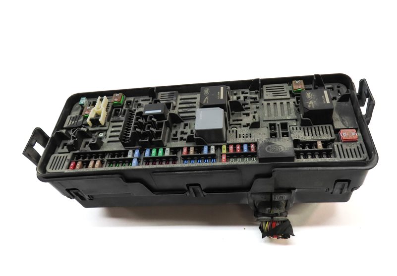 Thumbnail 2: 2016-2017 RANGE ROVER SPORT (L494) 3.0L DIESEL ENGINE BAY FUSE RELAY BOX