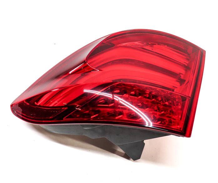 Thumbnail 8: 10-13 BMW 535iGT 550iGT (F07) RIGHT PASSENGER OUTER TAILLIGHT BRAKE LIGHT LAMP