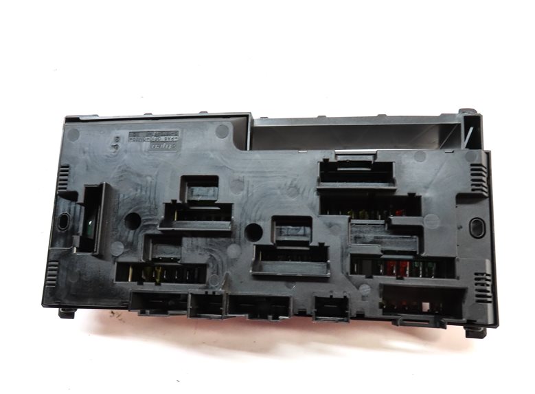 Thumbnail 6: 2010 BMW 535IGT (F07) 3.0L (N55) ENGINE FRONT POWER DISTRIBUTION FUSE PANEL BOX