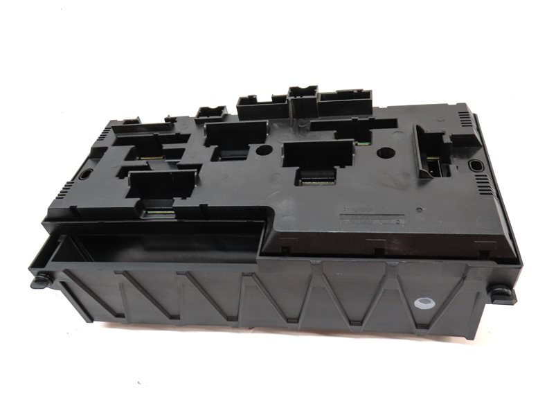 Thumbnail 7: 2010 BMW 535IGT (F07) 3.0L (N55) ENGINE FRONT POWER DISTRIBUTION FUSE PANEL BOX