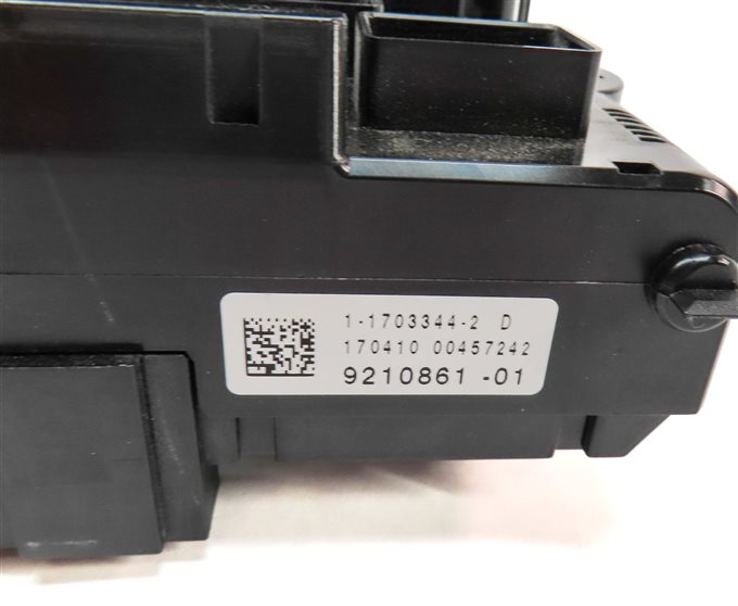 Thumbnail 8: 2010 BMW 535IGT (F07) 3.0L (N55) ENGINE FRONT POWER DISTRIBUTION FUSE PANEL BOX