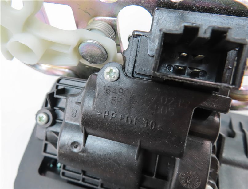 Thumbnail 8: 2015 AUDI Q3 (8U) REAR TRUNK TAILGATE LIFTGATE HATCH LID LOCK LATCH ACTUATOR