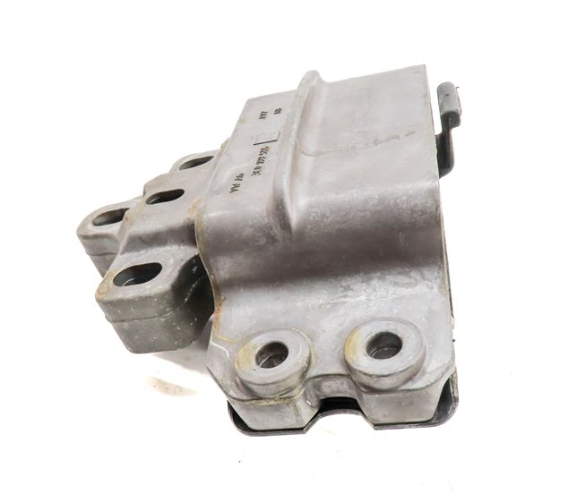 Thumbnail 3: 2015 AUDI Q3 (8U) 2.0L (CCTA) LEFT AUTOMATIC TRANSMISSION SUPPORT MOUNT