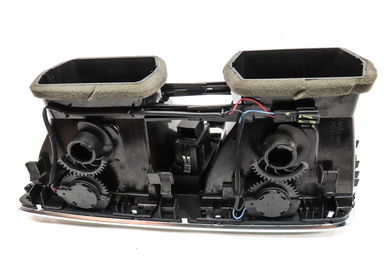 Thumbnail 5: 2015 AUDI Q3 (8U) FRONT CENTER DASH HEAT AIR AC HVAC DUAL VENT (Black)