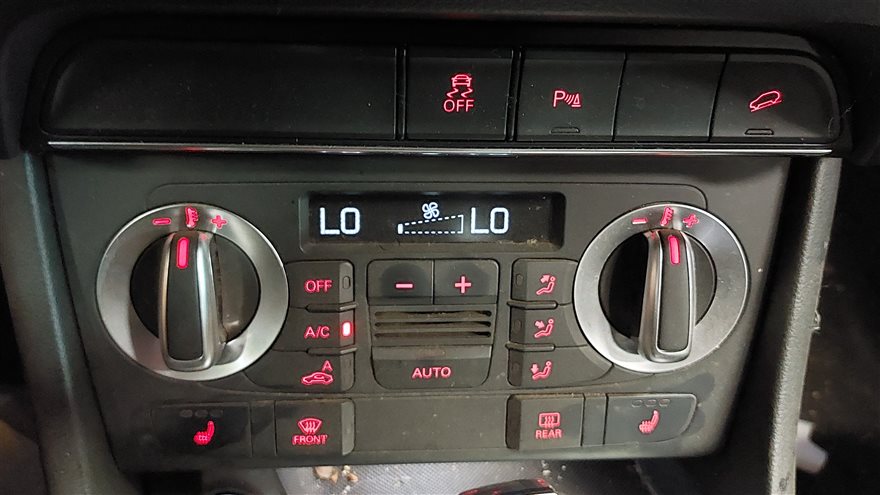 Thumbnail 2: 2015-2016 AUDI Q3 (8U) FRONT HEATER A/C TEMPERATURE CLIMATE CONTROL PANEL