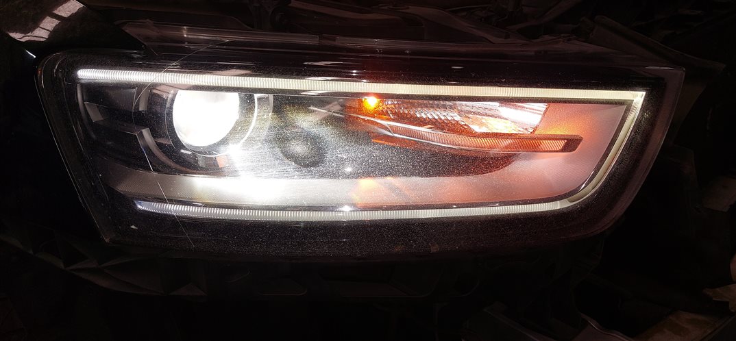 Thumbnail 2: 2015 AUDI Q3 (8U) FRONT RIGHT PASSENGER XENON HID HEADLIGHT LIGHT LAMP (NON AFS)