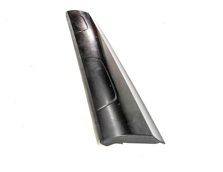 Thumbnail 3: 2015 AUDI Q3 SUV (8U) FRONT RIGHT PASSENGER LOWER DOOR TRIM MOULDING (Black)