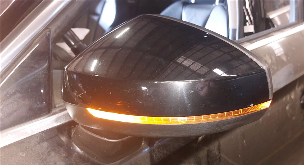 Thumbnail 2: 2015-2018 AUDI A3 S3 (8V) DRIVER MANUAL FOLD HEATED DOOR MIRROR (BLACK)