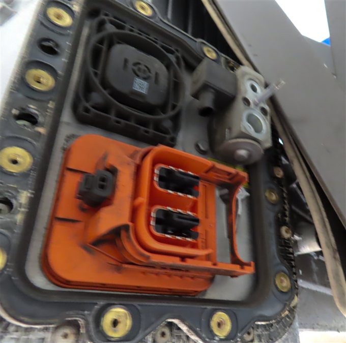 Thumbnail 7: 17-18 BMW 330E (F30) HIGH VOLTAGE HYBRID BATTERY ASSEMBLY TESTED WORKING!!! 96%
