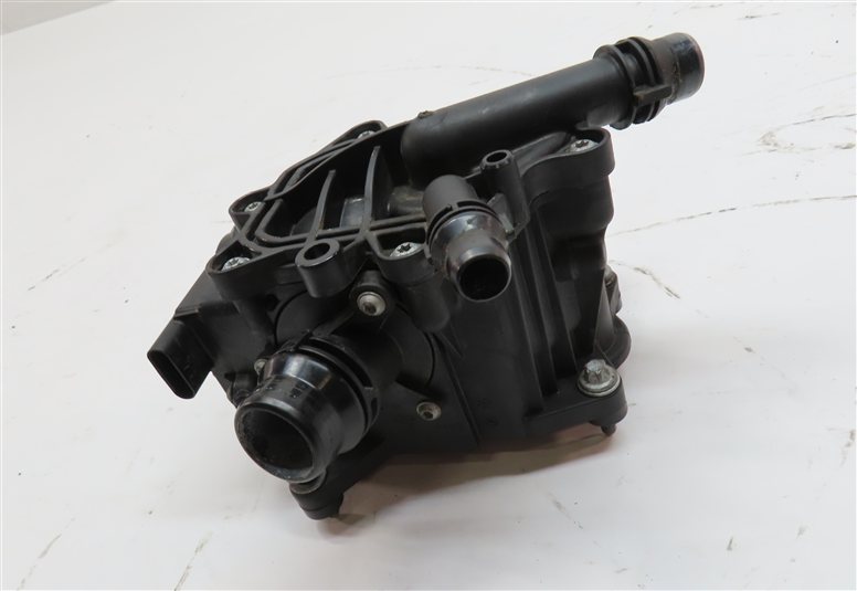 Thumbnail 2: 2017 BMW 330E HYBRID (F30) 2.0L B48 ENGINE COOLANT WATER PIPE THERMOSTAT HOUSING