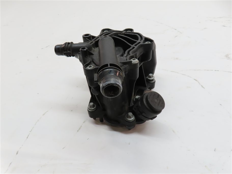 Thumbnail 3: 2017 BMW 330E HYBRID (F30) 2.0L B48 ENGINE COOLANT WATER PIPE THERMOSTAT HOUSING