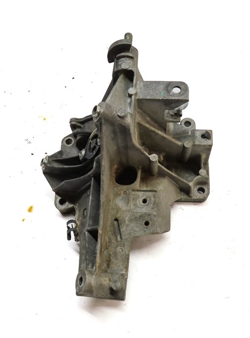 Thumbnail 4: 2017 BMW 330E HYBRID (F30) 2.0L B48 ENGINE WATER PUMP HOUSING ACCESSORY BRACKET