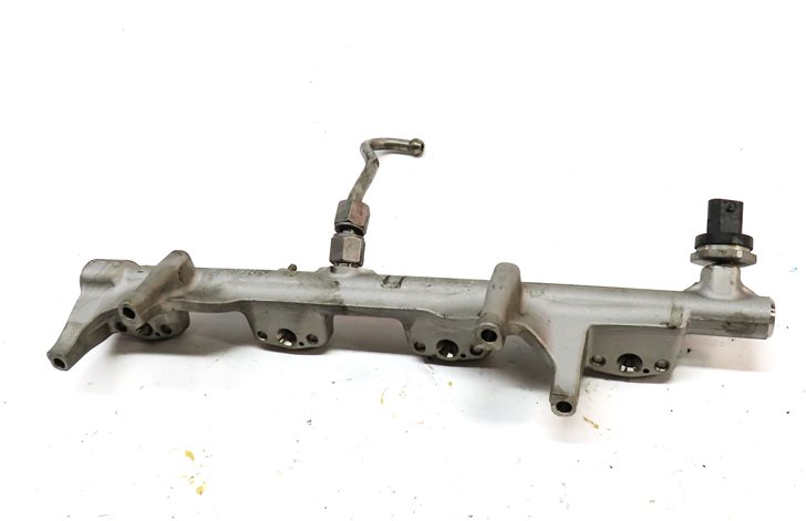 Thumbnail 2: 2017 BMW 330E HYBRID (F30) 2.0L B48 ENGINE INJECTION INJECTOR FUEL RAIL