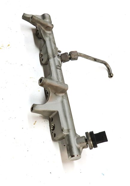 Thumbnail 3: 2017 BMW 330E HYBRID (F30) 2.0L B48 ENGINE INJECTION INJECTOR FUEL RAIL
