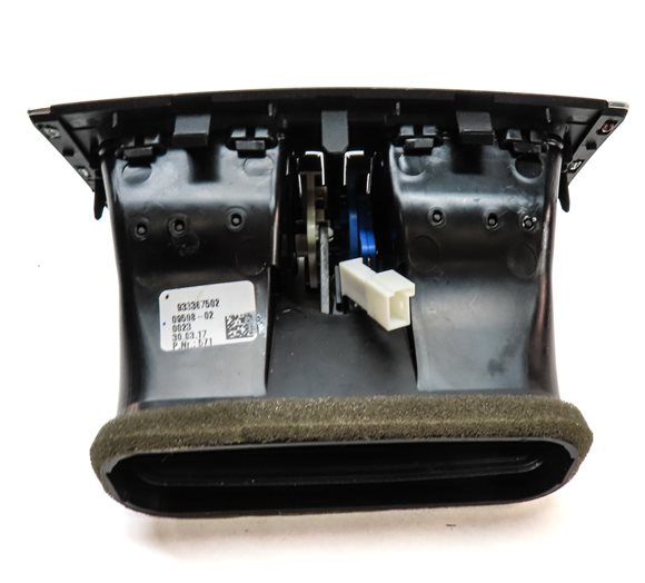 Thumbnail 4: 2017 BMW 330E (F30) REAR CENTER CONSOLE HEATER A/C AIR VENT