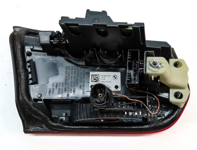 Thumbnail 10: 16-18 BMW 3-SERIES (F30) SEDAN REAR RIGHT INNER LED TAILLIGHT BRAKE LIGHT LAMP