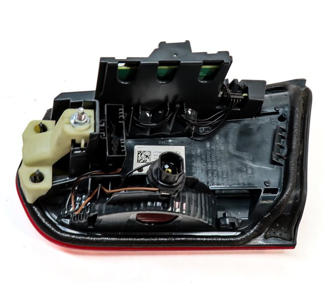 Thumbnail 6: 16-18 BMW 3-SERIES M3 (F30) SEDAN REAR LEFT INNER TRUNK LED TAILLIGHT LIGHT LAMP