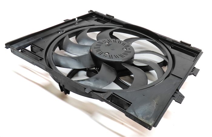 2017-2021 BMW 2 3 4 (F22 F30 F32 F33 F34) 2.0L ENGINE 600w RADIATOR COOLING FAN