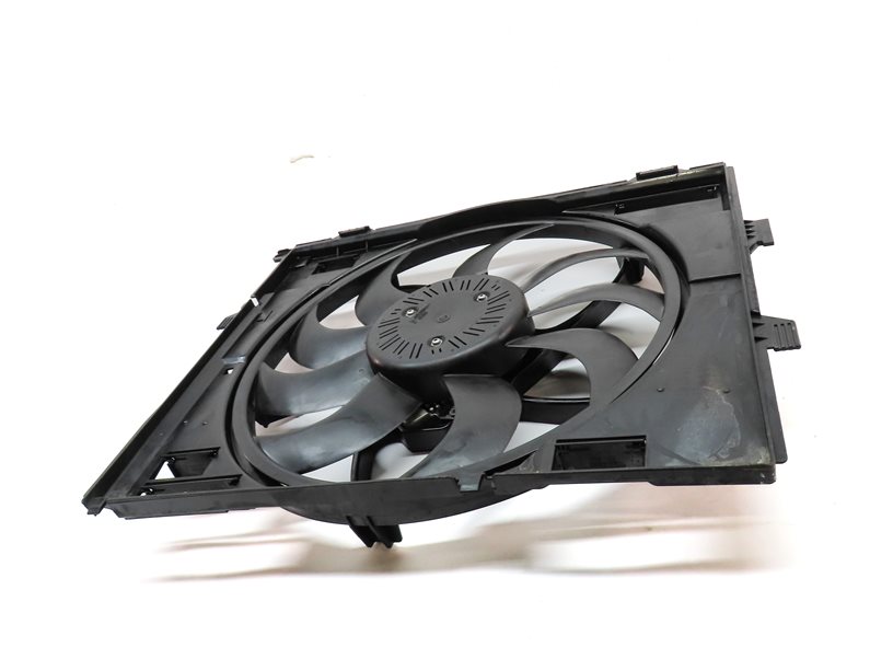 Thumbnail 2: 2017-2021 BMW 2 3 4 (F22 F30 F32 F33 F34) 2.0L ENGINE 600w RADIATOR COOLING FAN