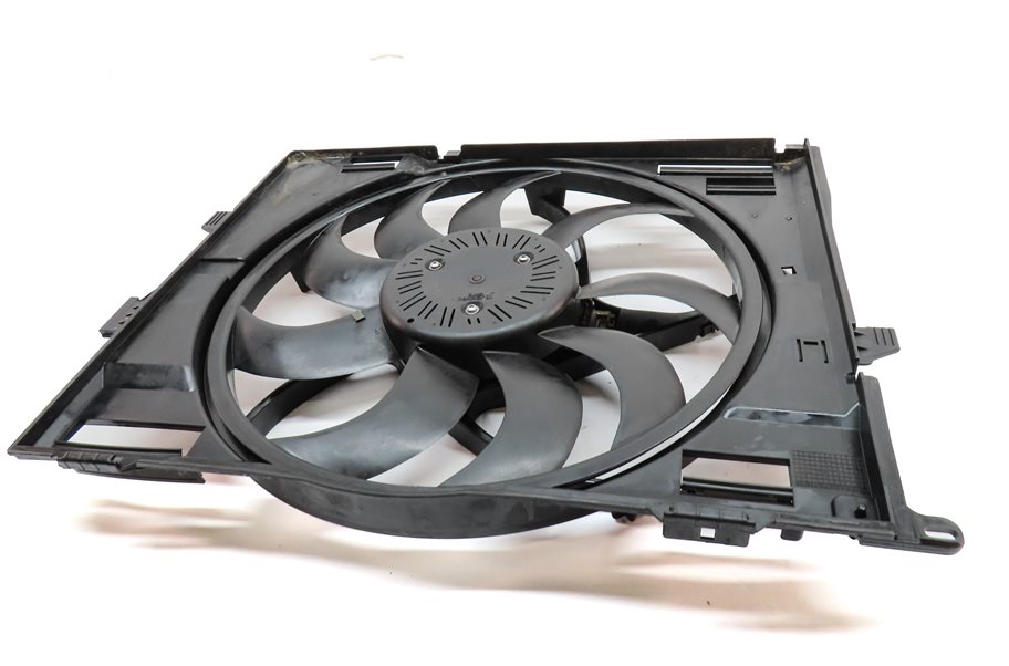 Thumbnail 4: 2017-2021 BMW 2 3 4 (F22 F30 F32 F33 F34) 2.0L ENGINE 600w RADIATOR COOLING FAN