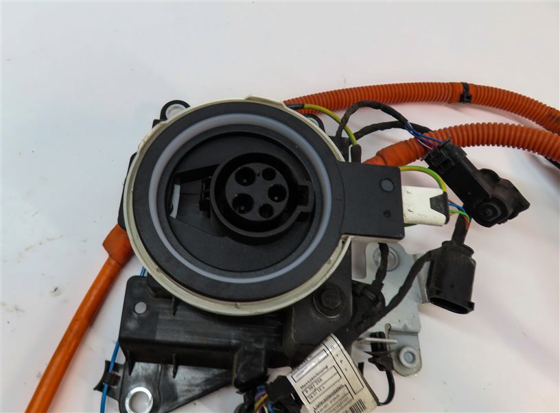 Thumbnail 6: 16-18 BMW 330E (F30) HYBRID HIGH VOLTAGE BATTERY CHARGER PLUG CHARGING PORT
