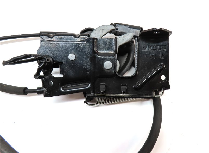 Thumbnail 6: 2012 BMW 328I (F30) FRONT HOOD BONNET LID LEFT & RIGHT LATCH & CABLE SET