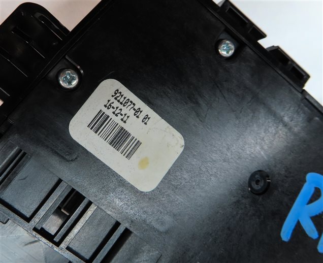 Thumbnail 6: 2012 BMW 328I (F30) FRONT RIGHT PASSENGER SEAT POSITION LUMBAR ADJUST SWITCH