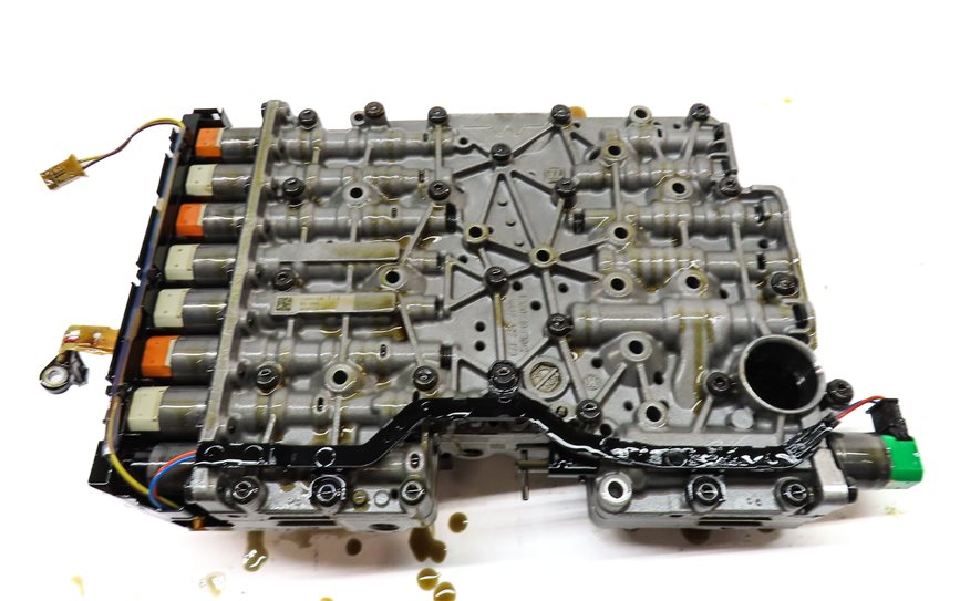 Thumbnail 6: 2012 BMW 328i F30 2.0L N20 RWD 8HP45Z AUTOMATIC TRANSMISSION VALVE BODY 