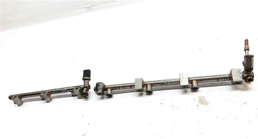 Thumbnail 2: 11 PORSCHE CAYENNE 958 3.6L VR6 NON-TURBO ENGINE FUEL RAIL SET w/PRESSURE SENSOR