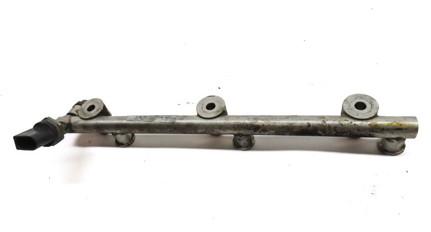Thumbnail 6: 11 PORSCHE CAYENNE 958 3.6L VR6 NON-TURBO ENGINE FUEL RAIL SET w/PRESSURE SENSOR
