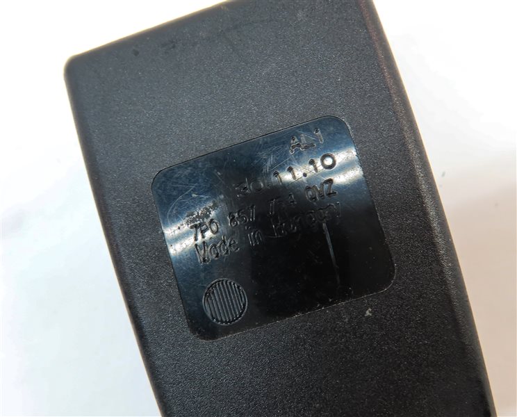 Thumbnail 6: 2011 PORSCHE CAYENNE (958) REAR LEFT CENTER RIGHT SEATBELT BUCKLE RECEIVER SET/3