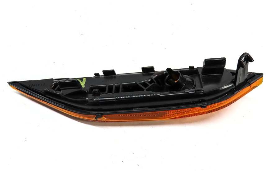 Thumbnail 4: 11 PORSCHE CAYENNE (958) FRONT RIGHT PASSENGER FENDER SIDE MARKER LIGHT HOUSING