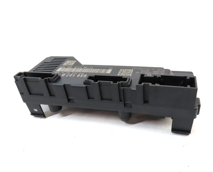 Thumbnail 4: 2011 PORSCHE CAYENNE (958) REAR TRUNK LIFTGATE HATCH LID CONTROL MODULE