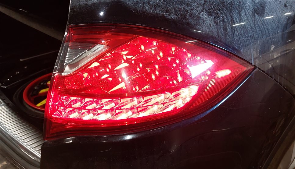 Thumbnail 2: 2011-2014 PORSCHE CAYENNE (958) RIGHT PASSENGER OUTER TAILLIGHT BRAKE LIGHT LAMP
