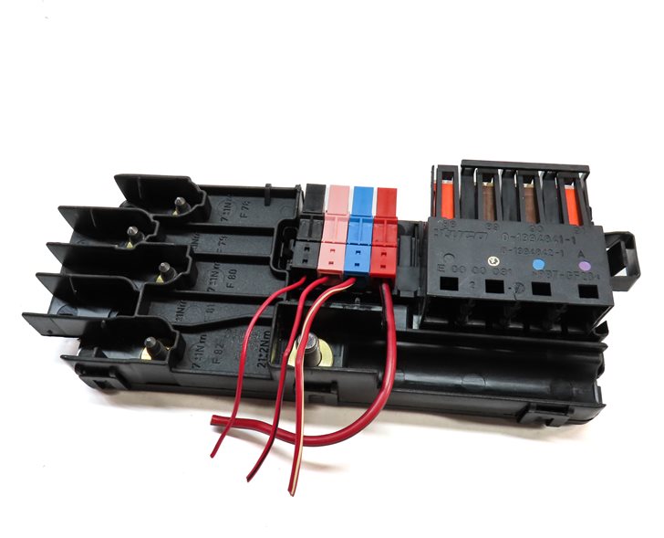 Thumbnail 5: 2009 MERCEDES GL550 (X164) 5.5L (M273) ENGINE FUSE RELAY POWER JUNCTION BOX