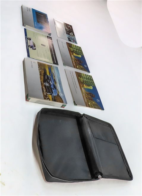 Thumbnail 3: 2009 MERCEDES GL550 (X164) 5.5L (M273) OWNER'S MANUAL BOOKLET SET w/ CASE